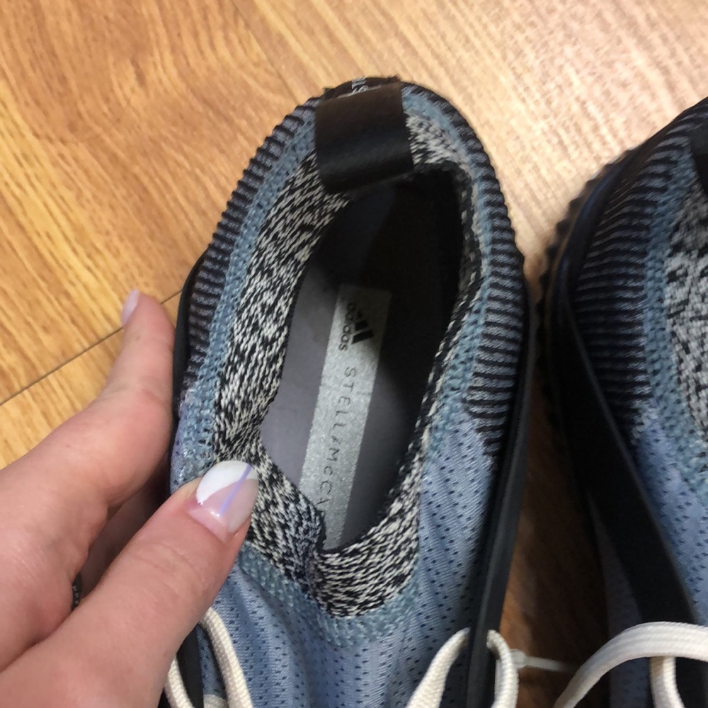 Shoes - Picture 2 of 5